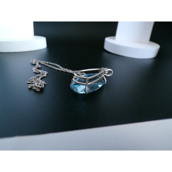 Natural Blue Topaz Pear shaped 30mm X 17MM Pendant 18" J Avery twisted chain - Picture 9 of 16